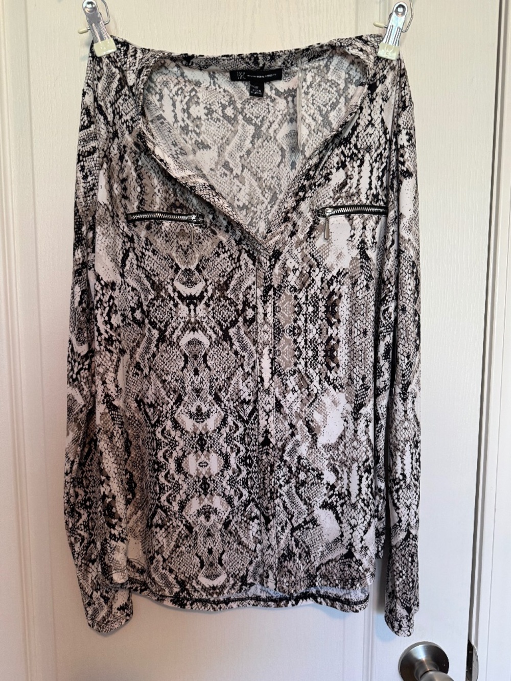 NWT INC International Concepts Snakeskin Zip Pocket Knit Top Grey M